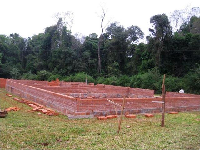Bau der neuen Ökologie-Station: die ersten Ziegelsteine sind gesetzt